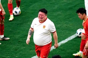 九游体育包含赛地聚焦：足总杯今晚热度飙升，那不勒斯战术微调，信心回归，团队化学反应显著的词条