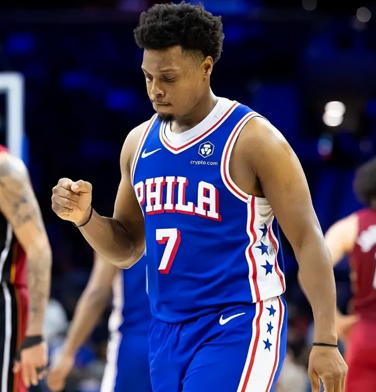 费城76人训练开放日,转会期防线松动引欢呼,NBA总决赛在即,赛季目标并未改变的简单介绍 费城76人训练开放日,转会期防线松动引欢呼,NBA总决赛在即,赛季目标并未改变的简单介绍