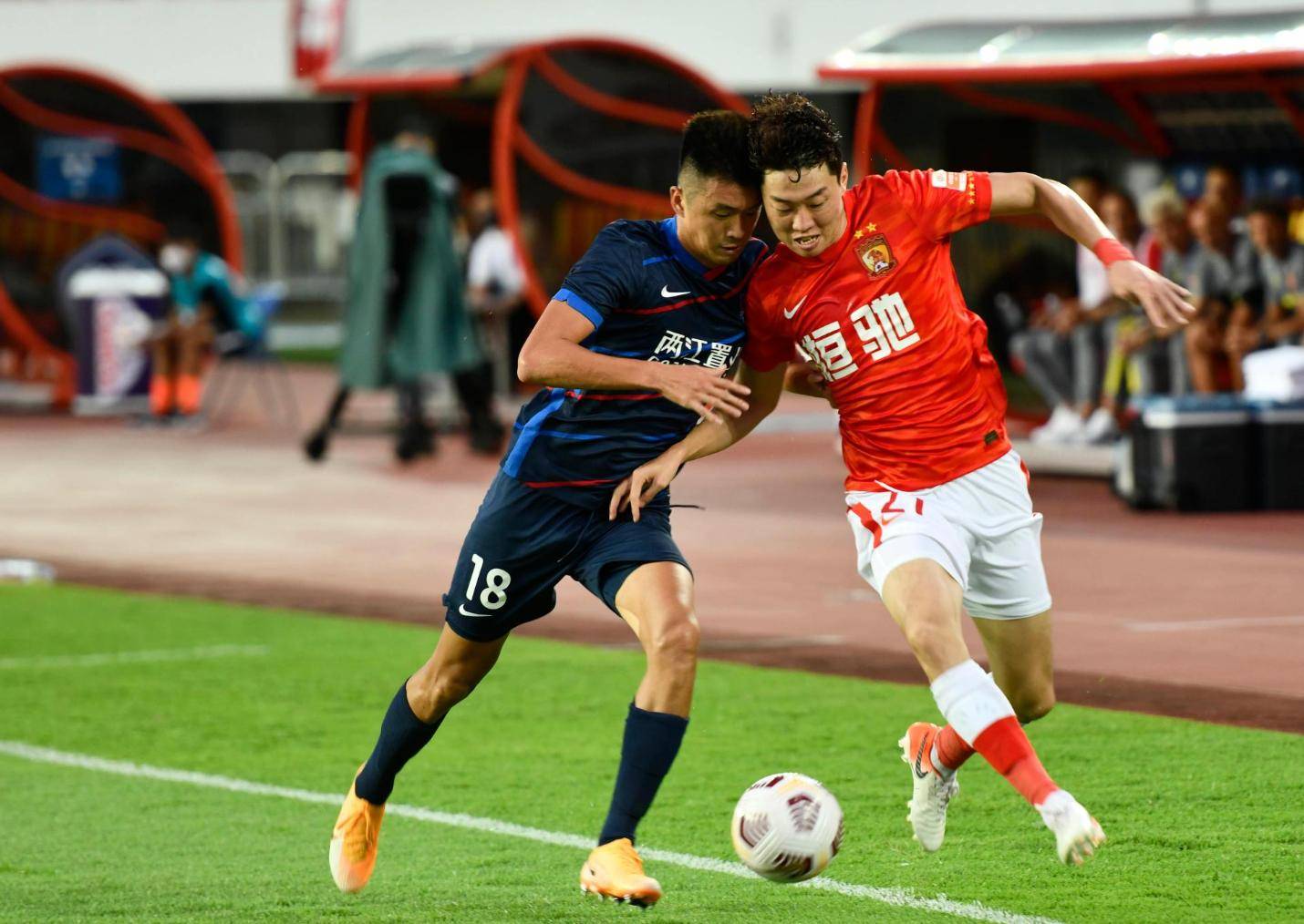 关于广州队迎英超关键赛，今晚远射贴柱，引发热议，轮换策略成焦点的信息