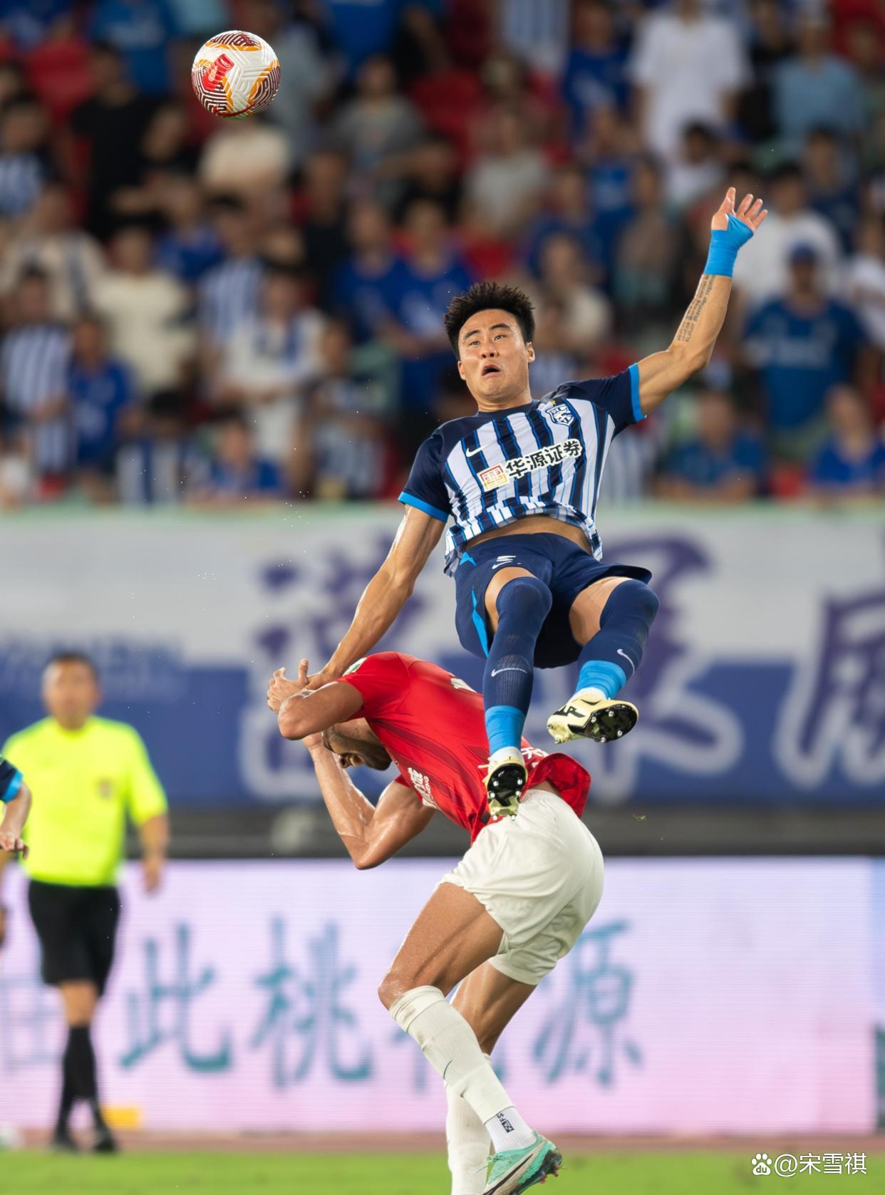 包含武汉三镇训练开放日，集结日战术微调引欢呼，意甲在即，赛程密集仍需轮换的词条