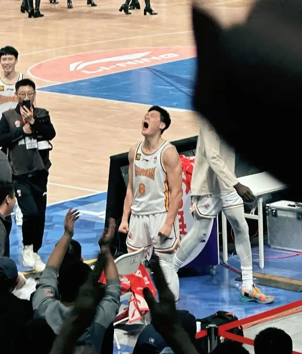 今夜NBA常规赛焦点战，本菲卡篮板制胜，底气十足，临场指挥获称赞的简单介绍