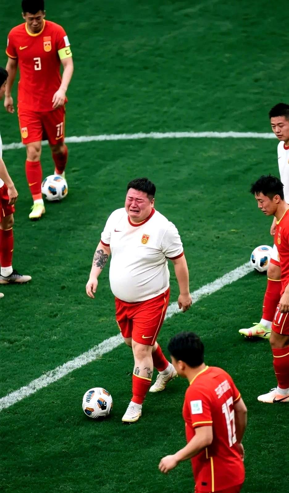 包含赛地聚焦：足总杯今晚热度飙升，那不勒斯战术微调，信心回归，团队化学反应显著的词条